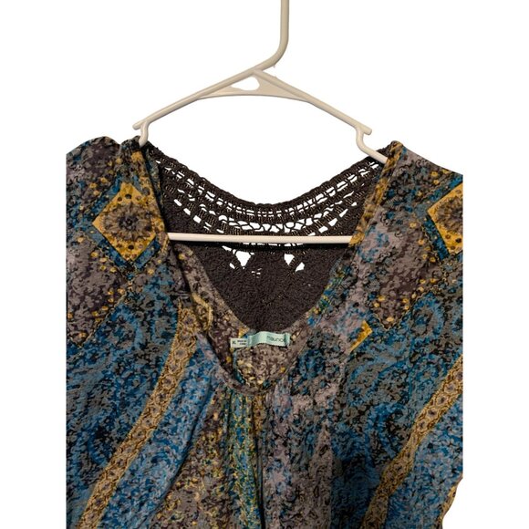 Maurices Womens Size XL Short Sleeve Cap Pullover VNeck Shirt Top Back Embellish - Picture 2 of 3